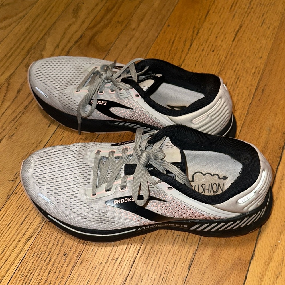 Well loved brooks Adrenaline 22 see pictures WASHED with new insoles, GTS